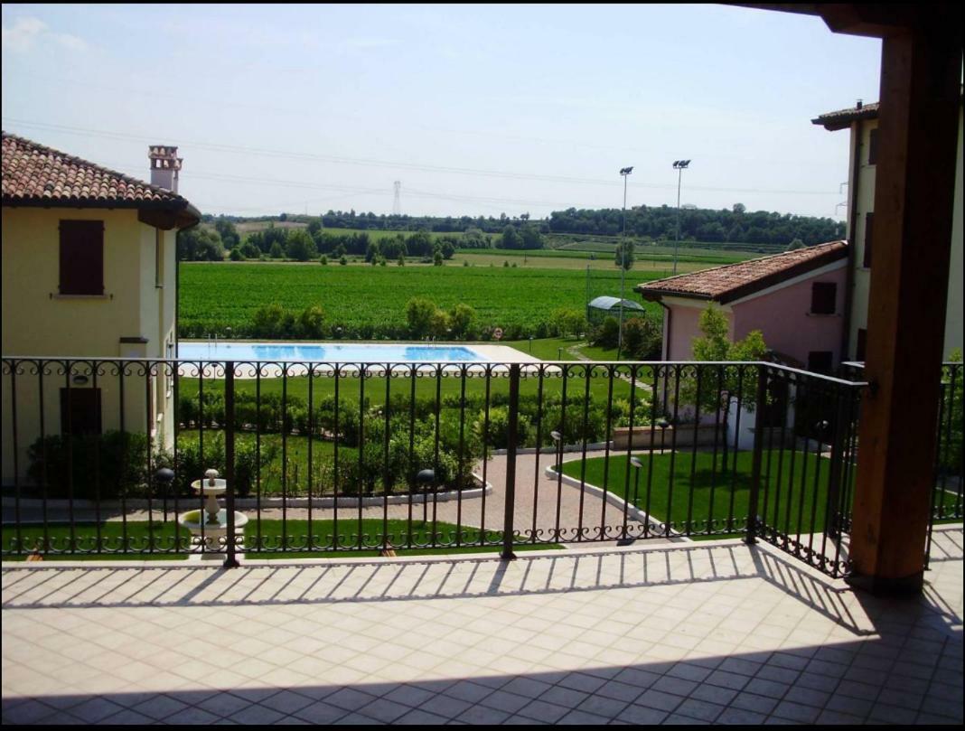 Villa Designcontrodesign Desenzano del Garda Exterior foto